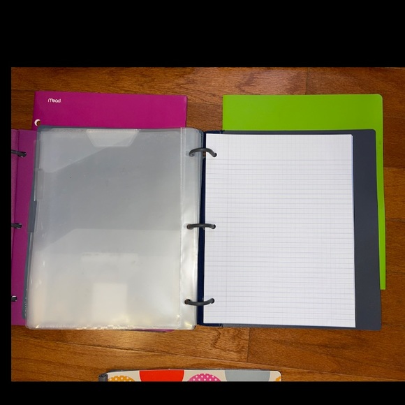 BUNDLE: Notebooks, Folders and Binders - Picture 9 of 11